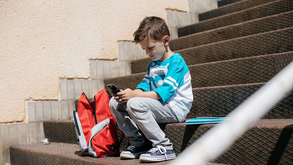deti s mobilom